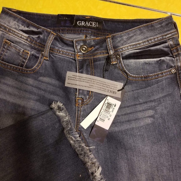 Grace in LA shorts - Picture 2 of 6